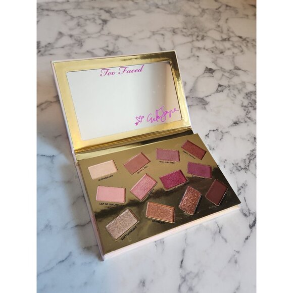 Too Faced Pretty Mess Limited Edition Eyeshadow Palette - Picture 1 of 4